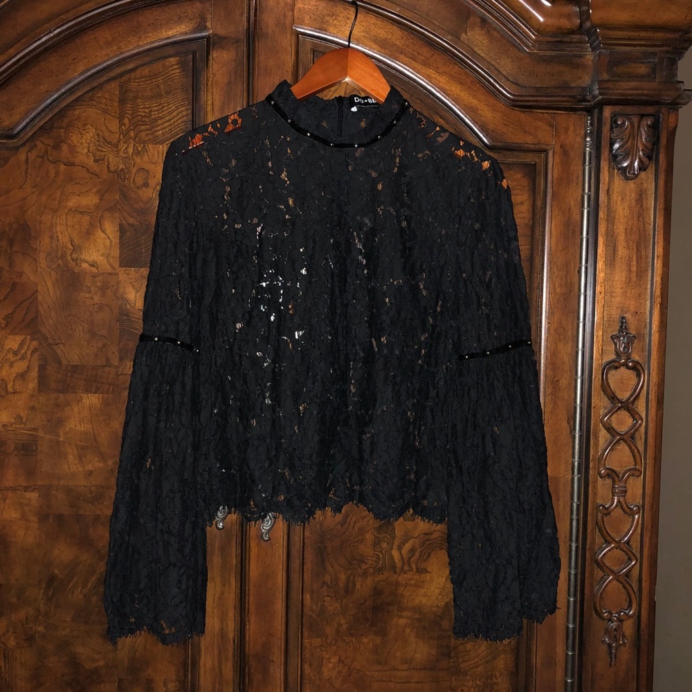 BOUTIQUE LACE TOP